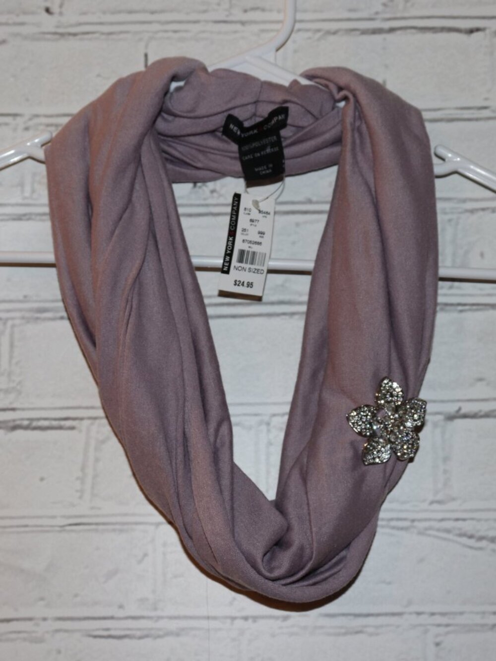 🌸 NWT New York & Company Infinity Scarf · 30" · Mauve with Rhinestone Brooch